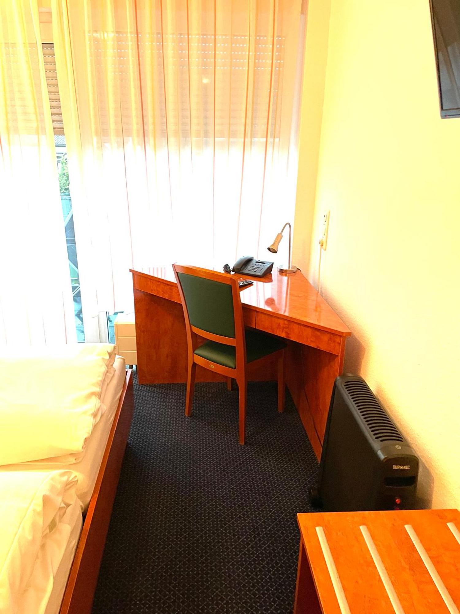 Hotel Merkenich كولونيا المظهر الخارجي الصورة